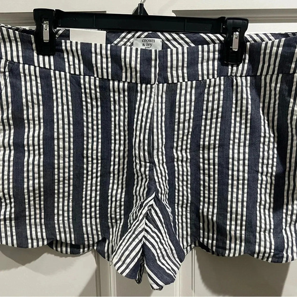 NWT Crown & Ivy Blue and White Striped Scalloped Shorts Size 12p - Picture 1 of 4